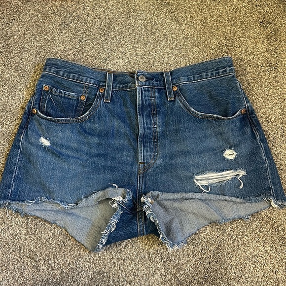 Women’s Levi Jean Shorts - Picture 1 of 3